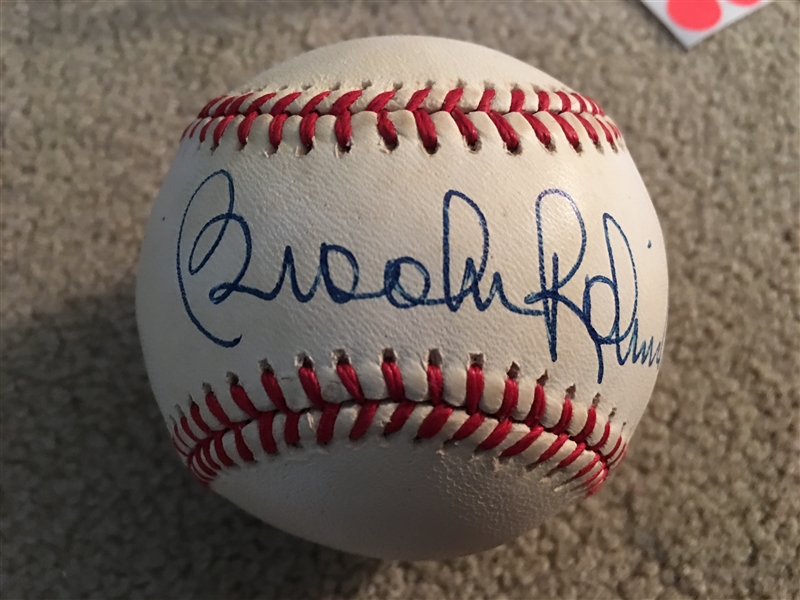 BROOKS ROBINSON MOELLER SIGNED VINTAGE  L BALL in CASE Beauty