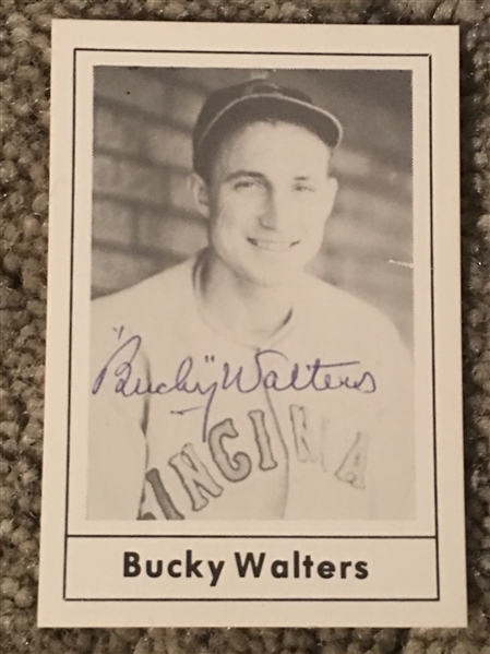1930s REDS HALL of FAMER - 1940 WORLD SER CHAMPS BUCKY WALTERS SIGNED CARD